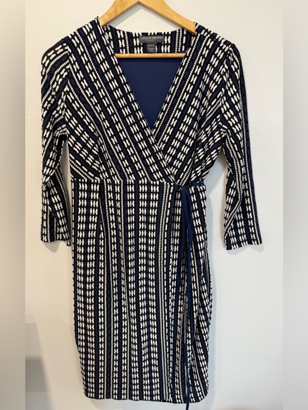 A Pea in the Pod Maternity Wrap Dress Medium BlueBlack White Stretch Work Career